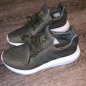 adidas Shoes - Adorable Adidas! adidas Shoes - Adorable Adidas!